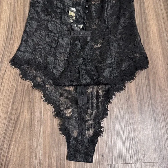 Vintage Victoria’s Secret Gold Label Lace Lingerie Teddy Romper - Picture 10 of 14